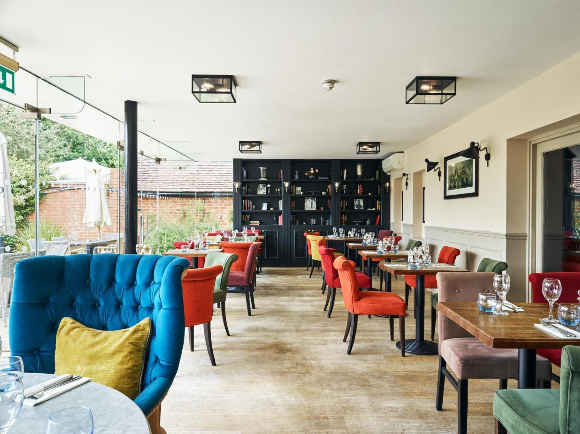 The Talbot Inn Woking Exterior foto