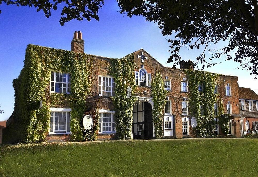 The Talbot Inn Woking Exterior foto