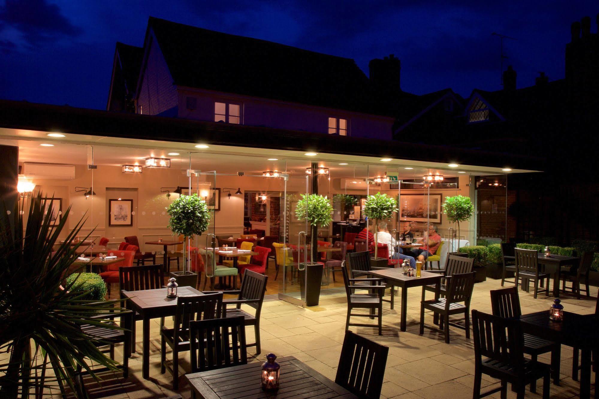 The Talbot Inn Woking Exterior foto